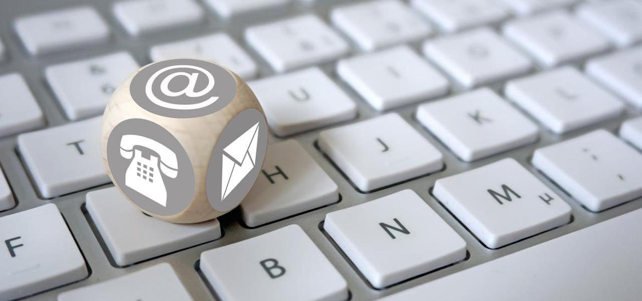 Produzione stampa etichette adesive personalizzate in rotoli bobine